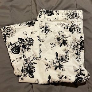 WHBM Black&White Floral Slim Ankle Pant Size 4R